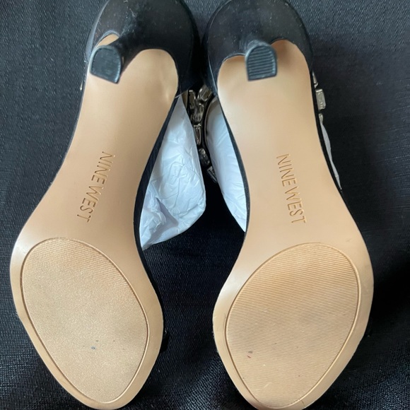 Nine West Black Satin Jeweled Zip Back Heel Size 8 - Picture 4 of 4